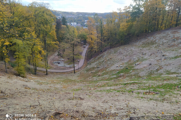 Pohled z Aleje Kateřiny Zaháňské na budoucí hrušňový sad (3. etapa)