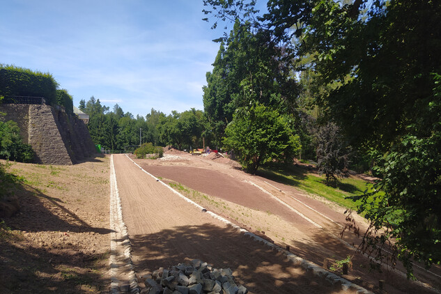 Idiny sady - příprava cest a povrchů (6. etapa)